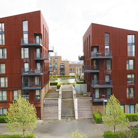 Stylish Surrey Quays Apartment - 10 Mins From Station Londra Esterno foto